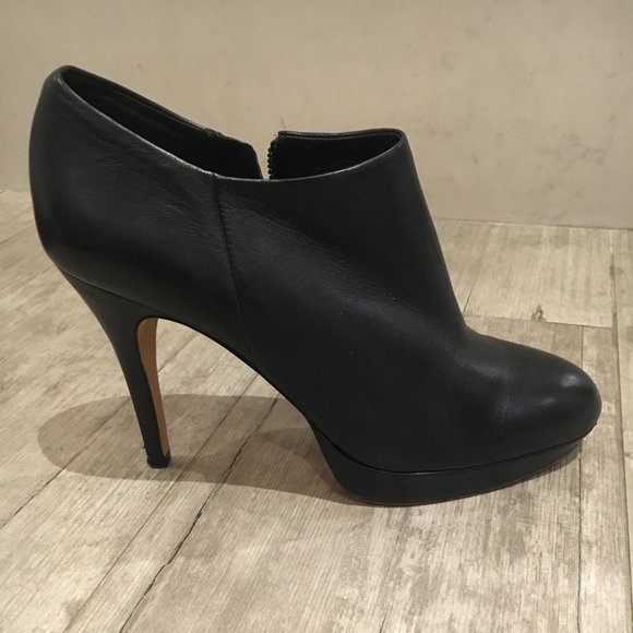 Vince Camuto VC-Elvin Ankle Boots Color:Black Size:9.5 - Picture 3 of 7